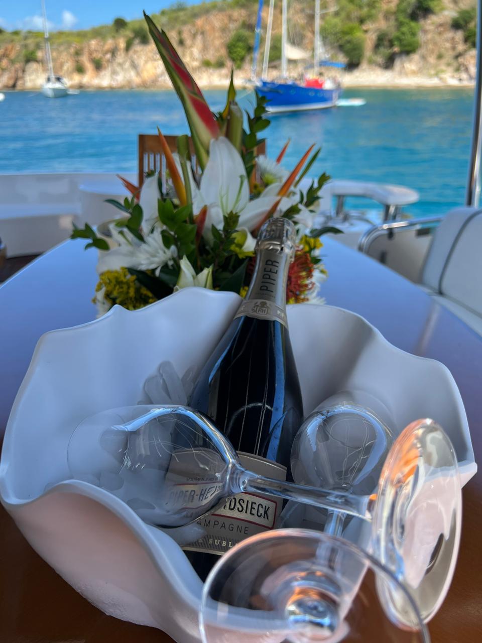 FLOWERS-CHAMPAGNE